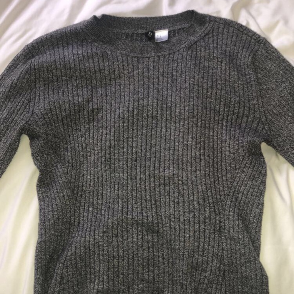 Gray ribbed long sleeve top